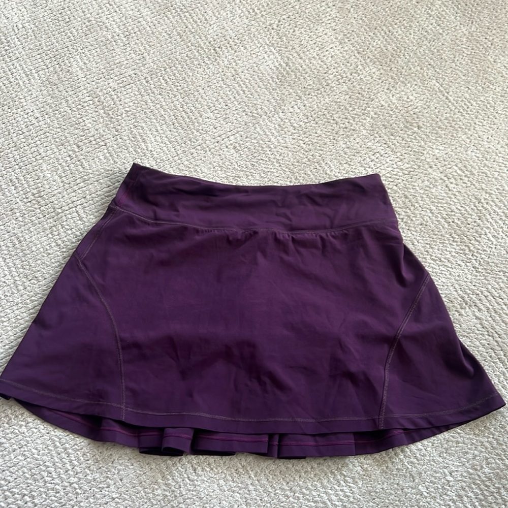 Lululemon size 6 circuit breaker tennis skirt, maroon.